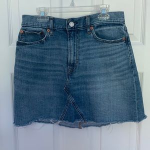 Gap denim skirt size 29 barely worn